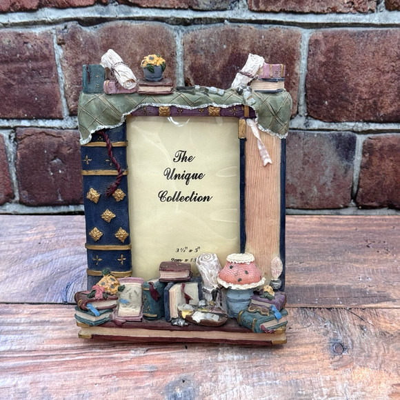 The Unique Collection Books Reading Picture Frame Resin 3D 3.5 x 5 inch photo - Picture 1 of 7